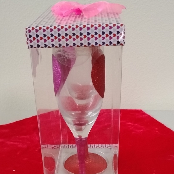 D- NWT Heart Design Champagne Flutes - Set of 2 - Picture 9 of 10